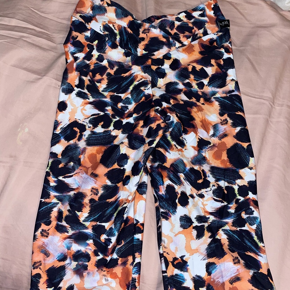 Lici fit wild thing v-cut scrunch leggings M
